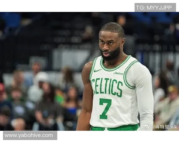 杰伦布朗全能表现助力球队胜利砍下35分5板5助1断展现领袖风范