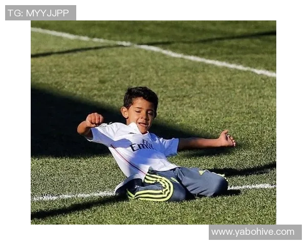 C罗前队友透露他追求千球成就与迷你罗同场竞技的梦想 C罗前队友透露他追求千球成就与迷你罗同场竞技的梦想