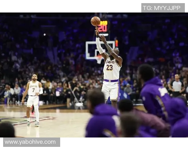 乔治表现平平17投仅中6得17分3篮板3助攻并遭遇5次犯规