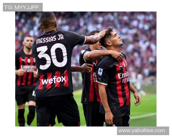 吉拉迪诺重返圣西罗感慨万千与米兰的特别缘分令人动容 吉拉迪诺重返圣西罗感慨万千与米兰的特别缘分令人动容