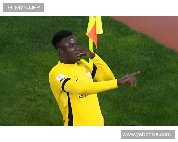 大连英博主场落后青岛西海岸阿齐兹精彩进球助队领先