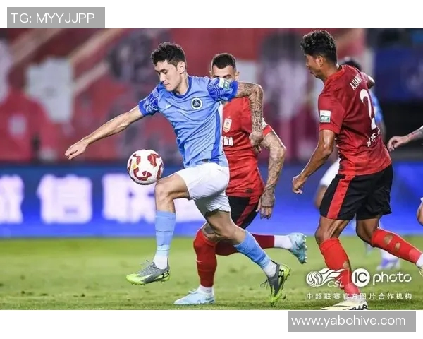 广东队逆转中国香港姜至鹏禁区小角度射门精彩破门助力胜利