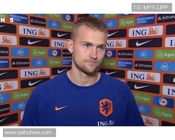 德里赫特社交媒体分享庆祝照片感谢曼联球迷支持艰难比赛后的喜悦 德里赫特社交媒体分享庆祝照片感谢曼联球迷支持艰难比赛后的喜悦