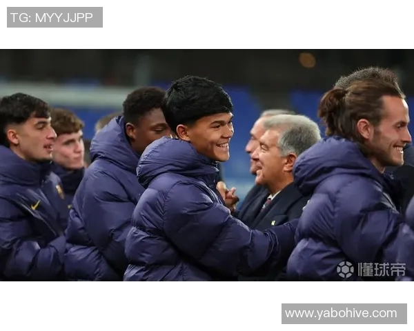 拉波尔塔与莱万在沙特及上海巴格达与巴萨球迷亲密互动见面会 拉波尔塔与莱万在沙特及上海巴格达与巴萨球迷亲密互动见面会